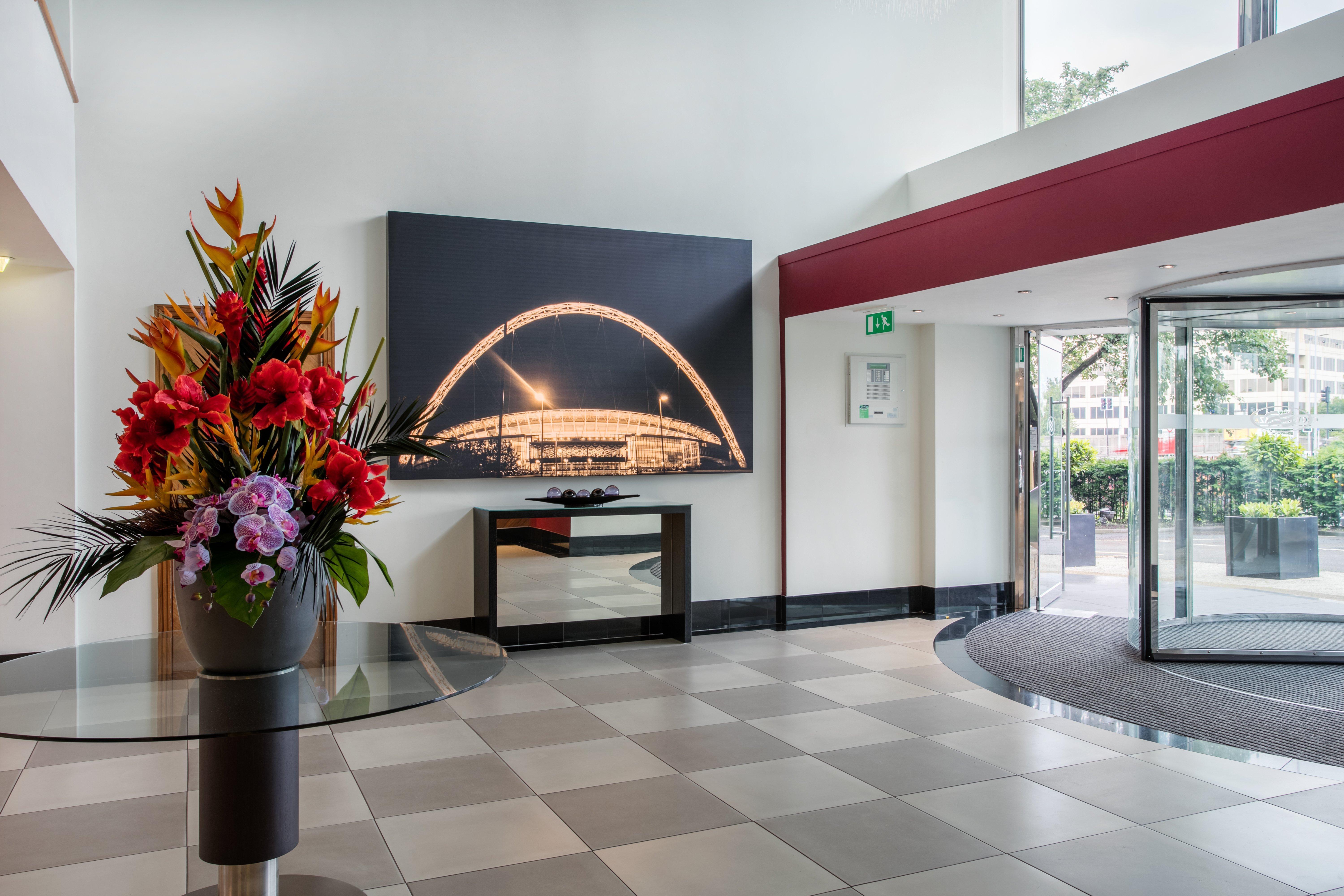 Crowne Plaza London Ealing By Ihg Hotel Exterior foto