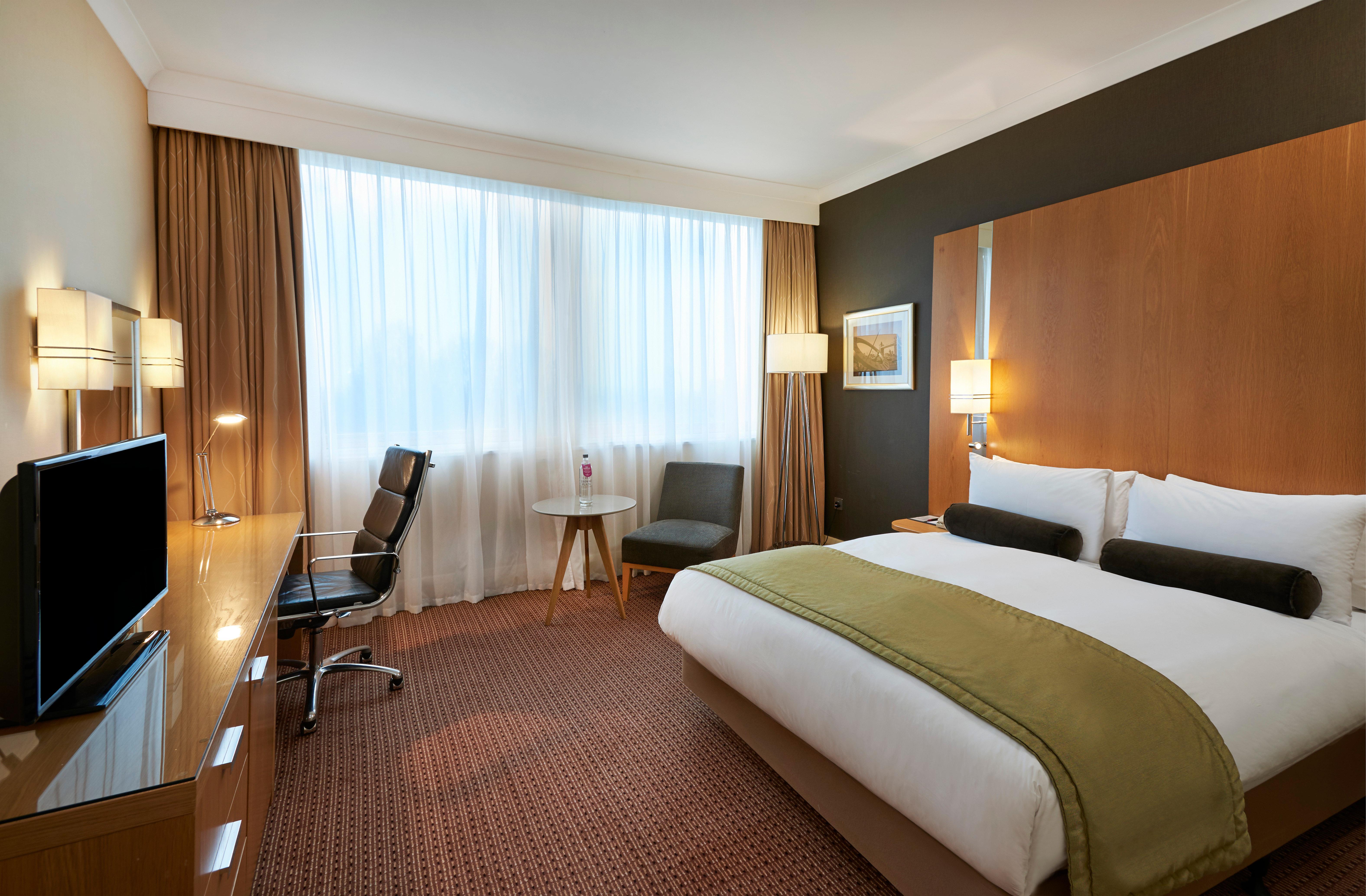 Crowne Plaza London Ealing By Ihg Hotel Exterior foto