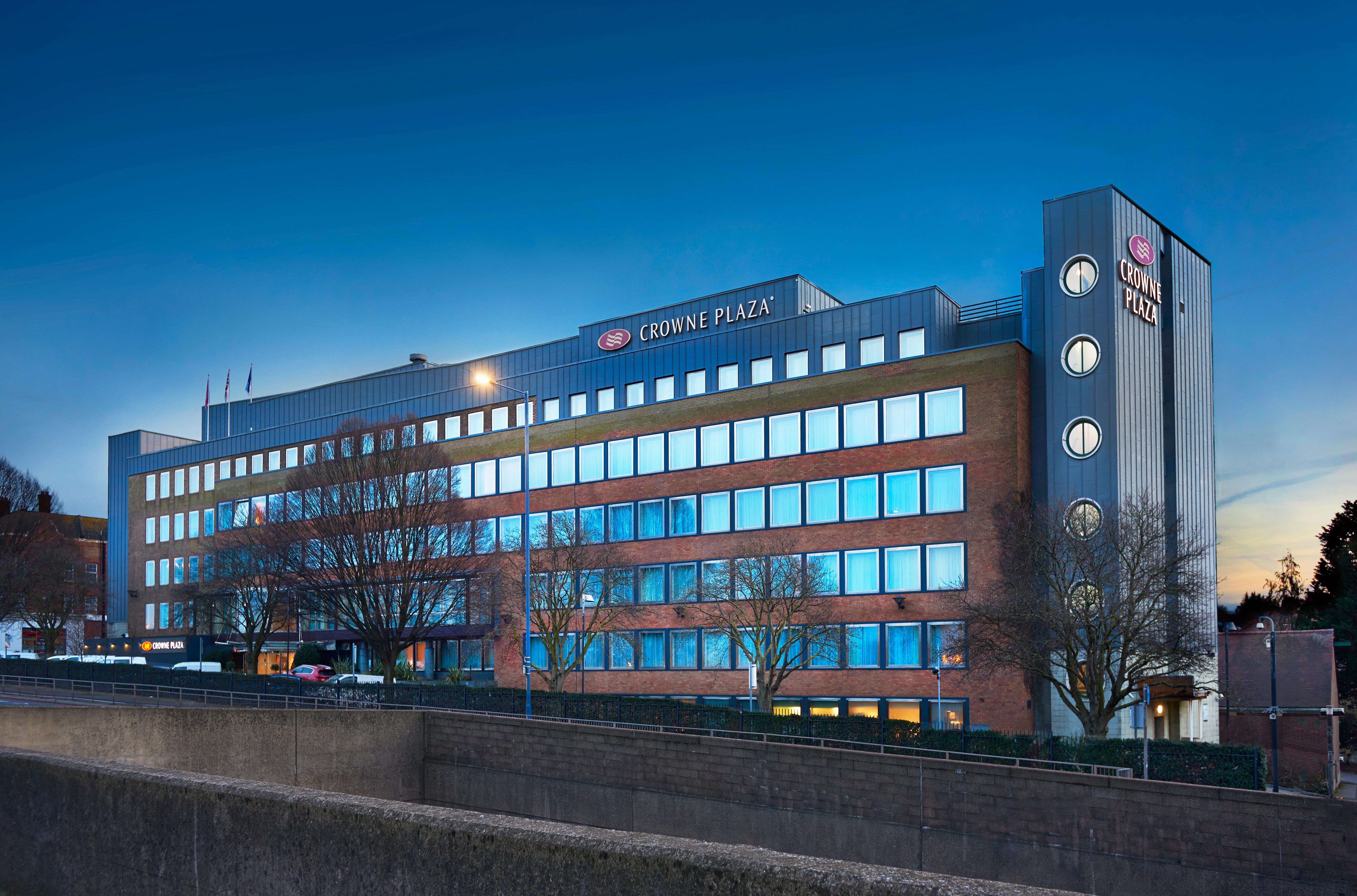 Crowne Plaza London Ealing By Ihg Hotel Exterior foto