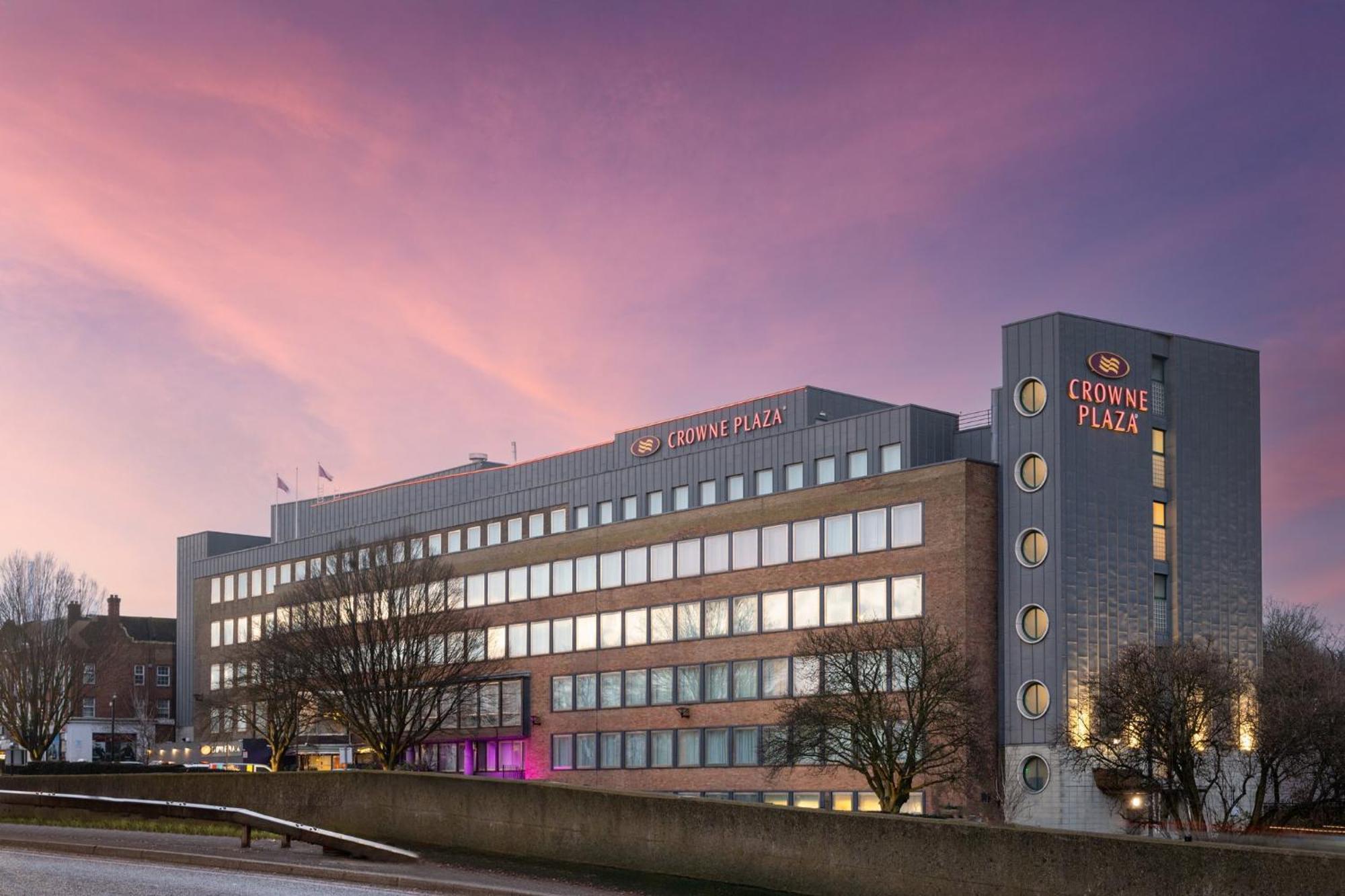 Crowne Plaza London Ealing By Ihg Hotel Exterior foto