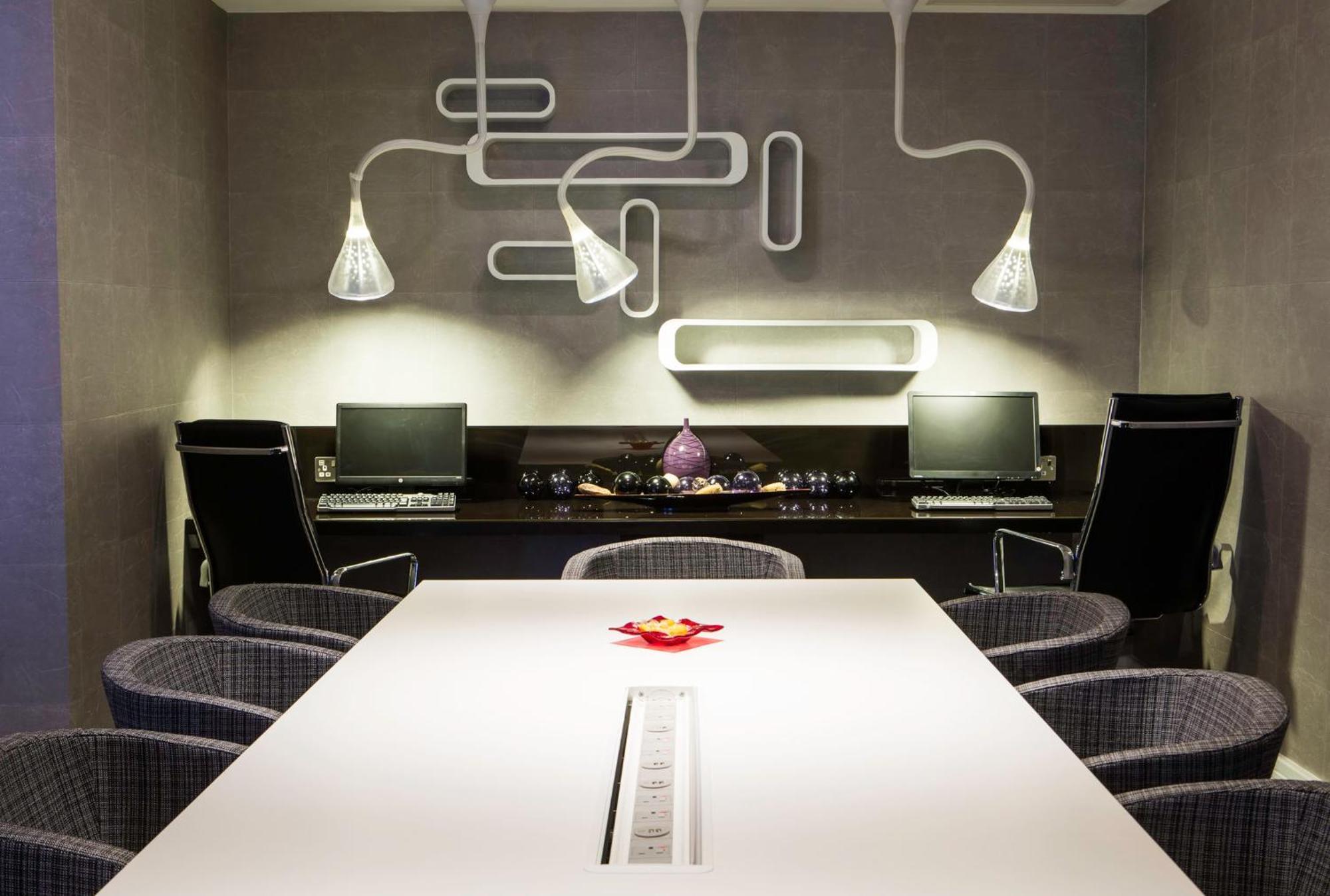 Crowne Plaza London Ealing By Ihg Hotel Exterior foto