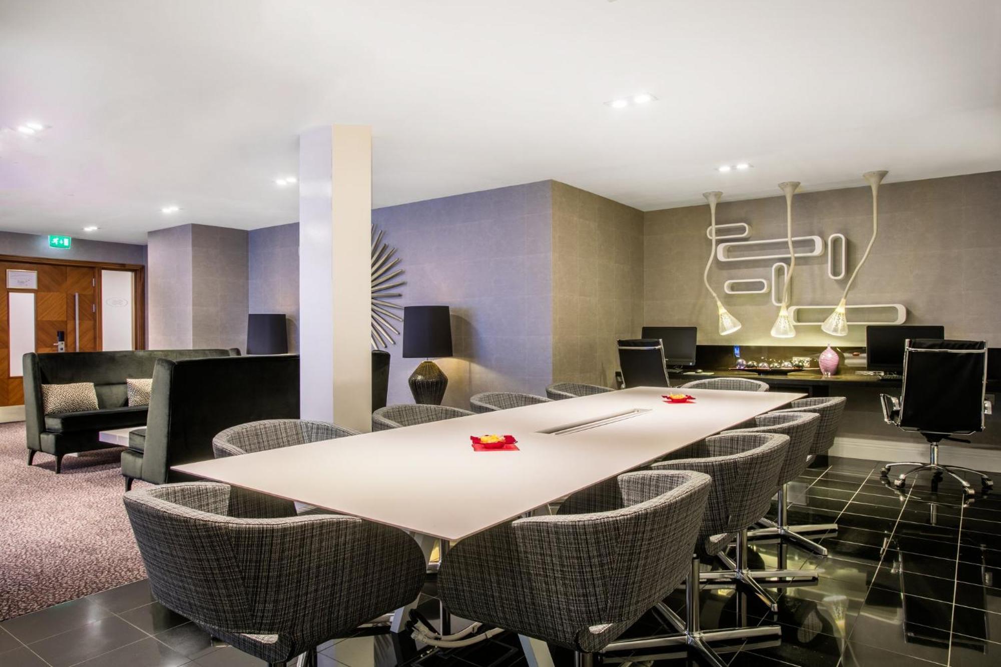 Crowne Plaza London Ealing By Ihg Hotel Exterior foto