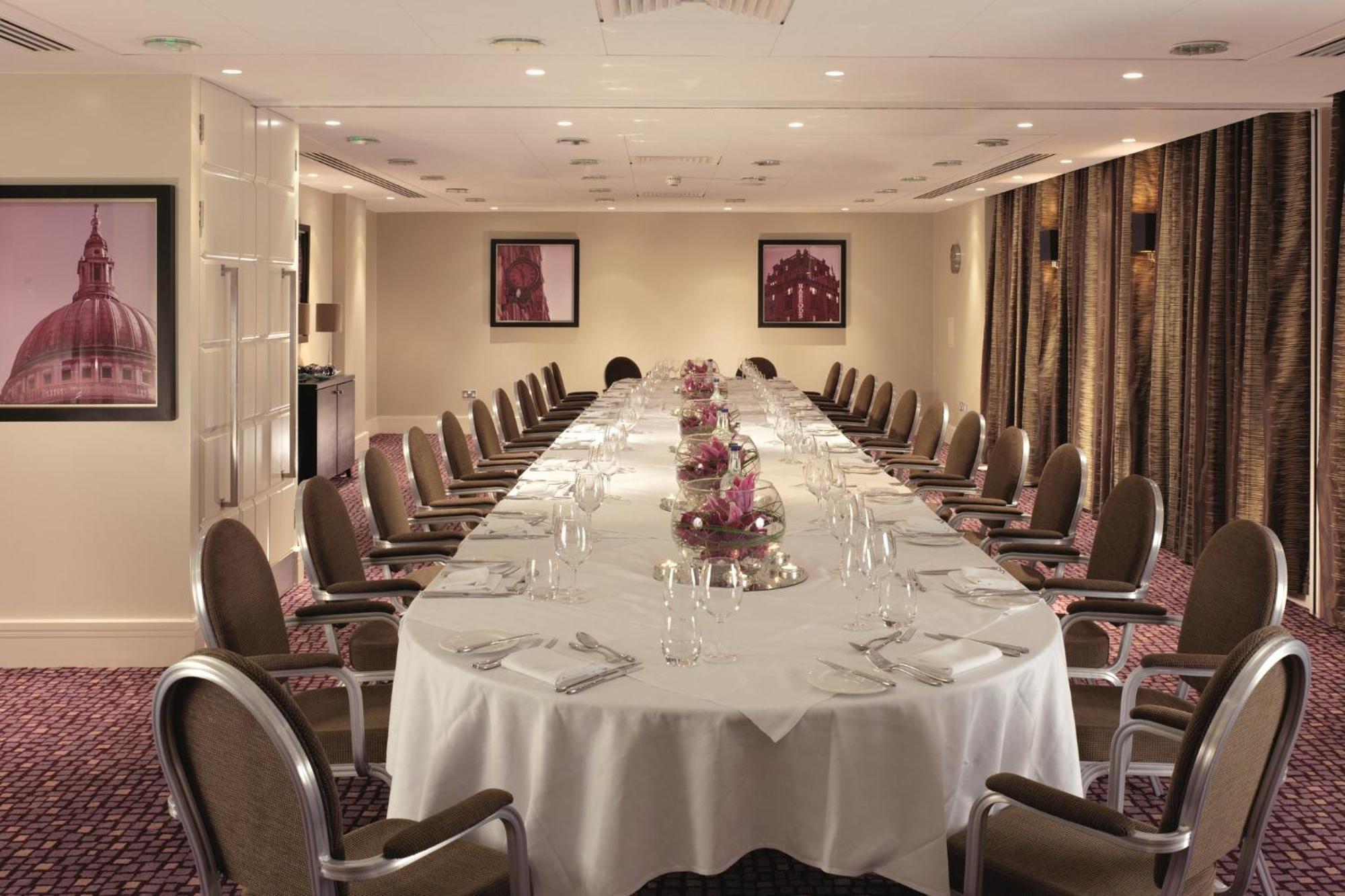 Crowne Plaza London Ealing By Ihg Hotel Exterior foto