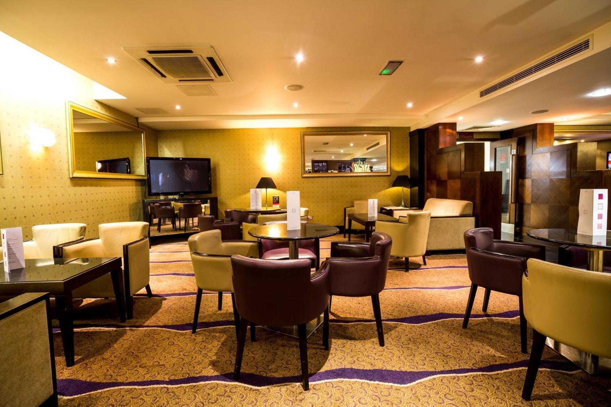 Crowne Plaza London Ealing By Ihg Hotel Exterior foto