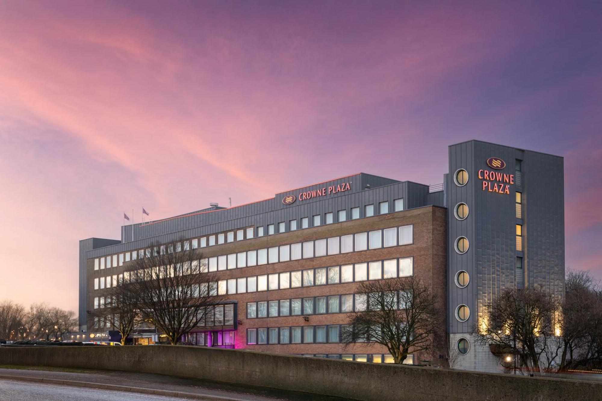 Crowne Plaza London Ealing By Ihg Hotel Exterior foto
